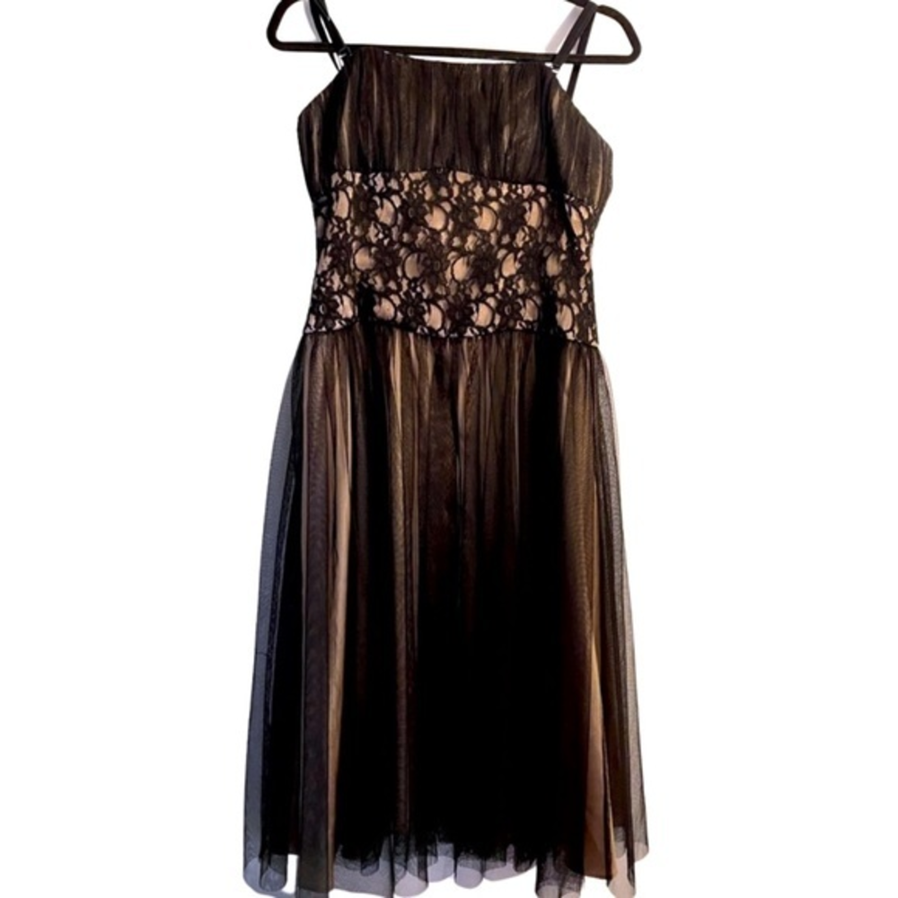 Dressy Strapless White House Black Market‎ size 8 Dress. EUC